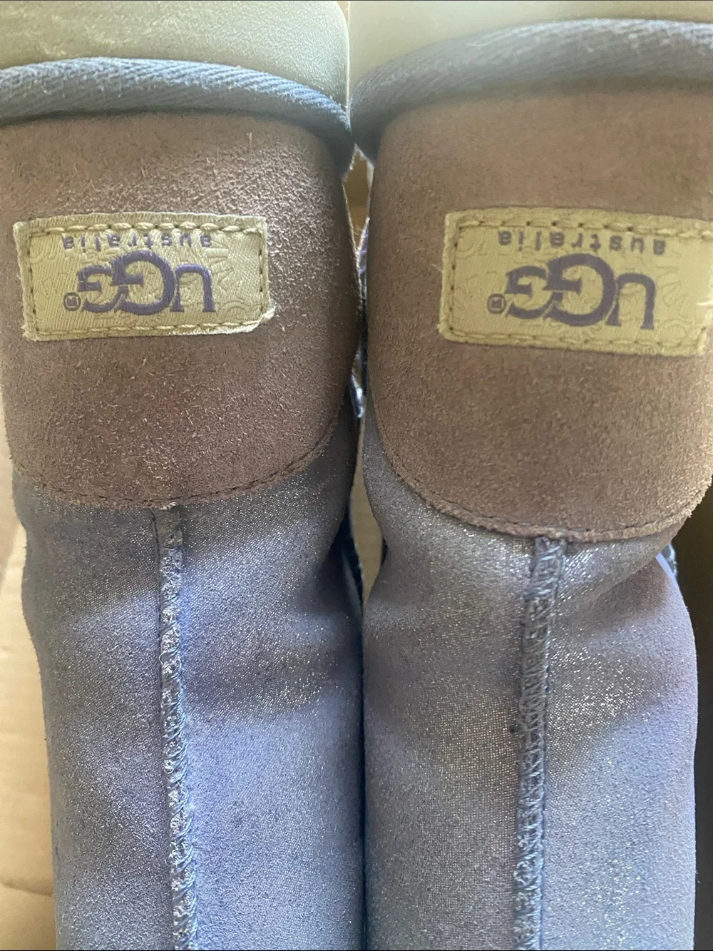 Youth  5 classic sparkley Uggs guc